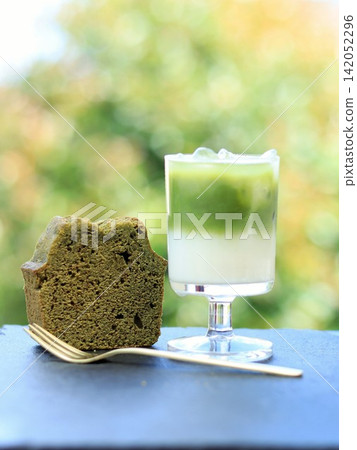 Matcha latte and matcha pound cake Matcha latte and matcha pound cake 142052296