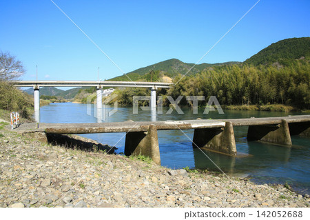 Wakai Submersible Bridge, Shimanto Town, Kochi Prefecture Wakai Submersible Bridge, Shimanto Town, Kochi Prefecture 142052688