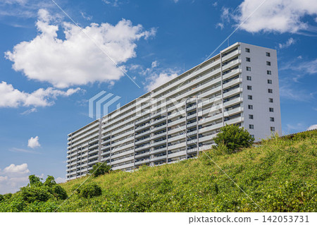 Apartment building along the Yodo River, Takatsuki City, Osaka Prefecture Apartment building along the Yodo River, Takatsuki City, Osaka Prefecture 142053731