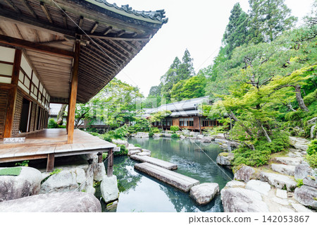 [Higashiomi City, Shiga Prefecture] Hyakusaiji Temple Main Hall Garden 142053867