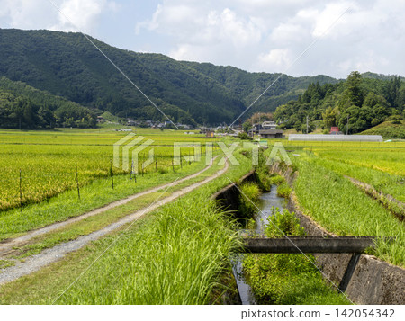 A rural landscape spread across Hiyoshi-cho, Nantan City, Kyoto Prefecture. A rural landscape spread across Hiyoshi-cho, Nantan City, Kyoto Prefecture. 142054342