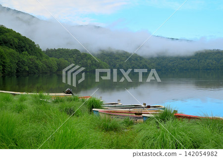 The shores of Lake Marunuma in the early morning mist The shores of Lake Marunuma in the early morning mist 142054982
