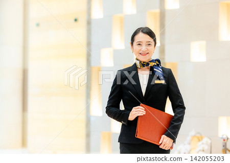 Concierge women Concierge women 142055203
