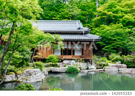 [Higashiomi City, Shiga Prefecture] Hyakusaiji Temple Main Hall Garden 142055283