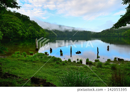 The shores of Lake Marunuma in the early morning mist The shores of Lake Marunuma in the early morning mist 142055395