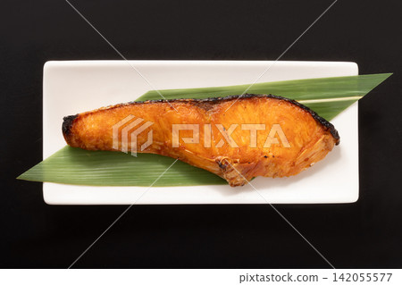 [智利產，新潟加工] 烤鱒魚鮭魚（傳統做法，鹽乾） 142055577