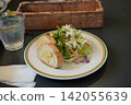 Healthy breakfast 142055639