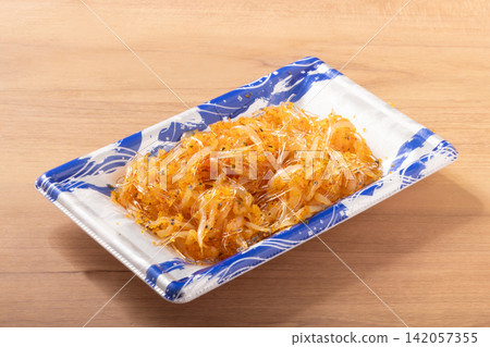 鯡魚卵、紫蘇葉和銀魚(國產銀魚) 鯡魚卵、紫蘇葉和銀魚(國產銀魚) 142057355