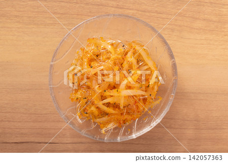 Herring roe, shiso leaf, and whitebait [Domestically produced whitebait] 142057363