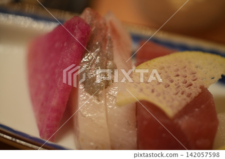 sashimi sashimi 142057598