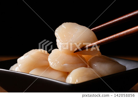 Scalloped scallops Scalloped scallops 142058856