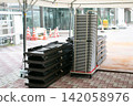 Outdoor chairs and tables 142058976