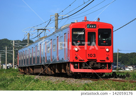[JR Kyushu] 103 series 1500 series (Chikuhi Line: Ikisan to Chikuzen-Fukae) 142059176