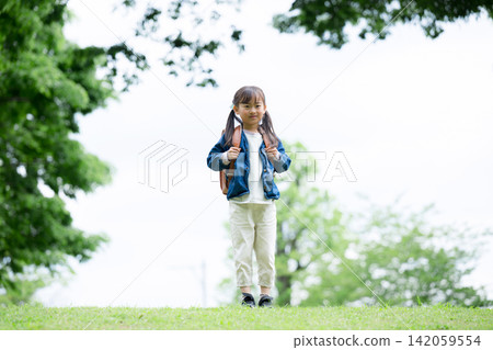A full-body portrait of an energetic elementary school student running with a schoolbag, depicting the image of a young elementary school student going to and from school, and their growth. A full-body portrait of an energetic elementary school student running with a schoolbag, depicting the image of a young elementary school student going to and from school, and their growth. 142059554