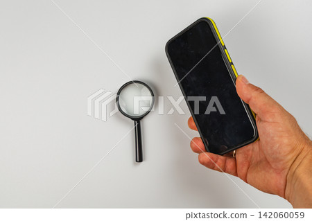 Using a magnifying glass and smartphone for searching and inspecting Using a magnifying glass and smartphone for searching and inspecting 142060059