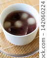 Chilled mochi rice cake zenzai with ice 142060224