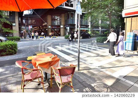 A cafe in Nihonbashi bathed in afternoon sunlight. A cafe in Nihonbashi bathed in afternoon sunlight. 142060229