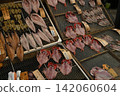 Dried fish sold in stores: horse mackerel, splendid alfonsino, shrimp 142060604
