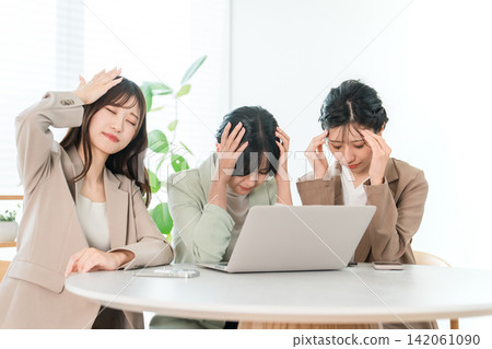 A businesswoman's meeting stalls and becomes impassed (failure, mistake) A businesswoman's meeting stalls and becomes impassed (failure, mistake) 142061090