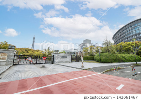 大阪大學(吹田校區),一所位於大阪府吹田市的國立大學法人。 大阪大學(吹田校區),一所位於大阪府吹田市的國立大學法人。 142061467