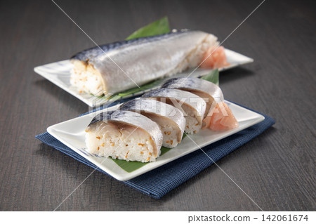 Mackerel sushi (cut) Mackerel sushi (cut) 142061674