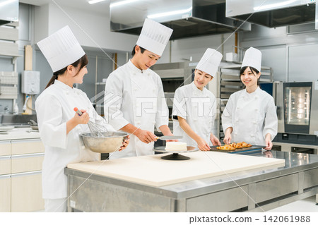 Pastry chefs, cake makers, and pastry artisans making cakes and pastries in the kitchen Pastry chefs, cake makers, and pastry artisans making cakes and pastries in the kitchen 142061988