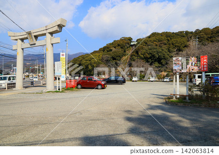 Torii gate and parking lot of Suga Shrine in front of the Yokan Museum in Ogi City, Saga Prefecture Torii gate and parking lot of Suga Shrine in front of the Yokan Museum in Ogi City, Saga Prefecture 142063814