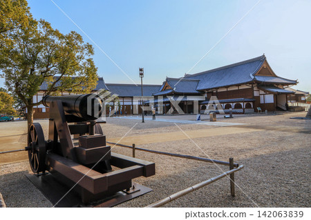 A replica of a 24-pound cannon at the Saga Castle Honmaru History Museum in Saga City. A replica of a 24-pound cannon at the Saga Castle Honmaru History Museum in Saga City. 142063839