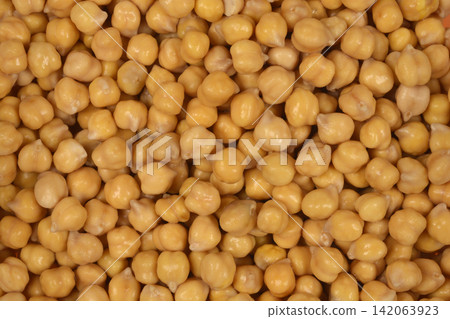 Texture background of raw rehydrated yellow chickpeas Texture background of raw rehydrated yellow chickpeas 142063923