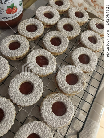 Freshly baked cookies with a golden-brown finish and chocolate chips. Perfectly crisp on the edges with a soft center, offering a delicious, comforting treat for any occasion. Freshly baked cookies with a golden-brown finish and chocolate chips. Perfectly crisp on the edges with a soft center, offering a delicious, comforting treat for any occasion. 142064629