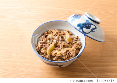 牛肉飯 142065717
