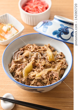 牛肉飯 142065720