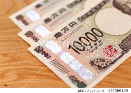 面額30000日圓的日元紙幣 面額30000日圓的日元紙幣 142066199