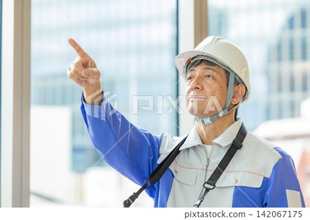 A smiling worker to instruct A smiling worker to instruct 142067175