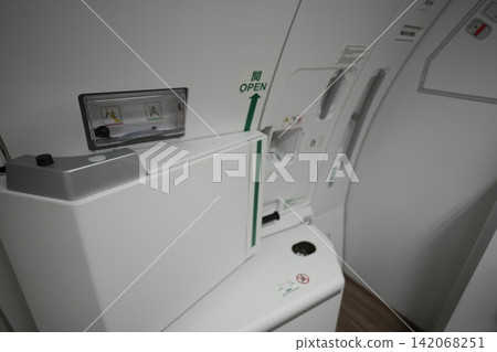 緊急出口 緊急出口 142068251
