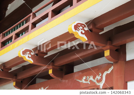 The bracket system at the main gate of Gokuraku-ji Temple, the second temple of the Shikoku 88 Temple Pilgrimage, Nisshozan Muryoju-in. The bracket system at the main gate of Gokuraku-ji Temple, the second temple of the Shikoku 88 Temple Pilgrimage, Nisshozan Muryoju-in. 142068343