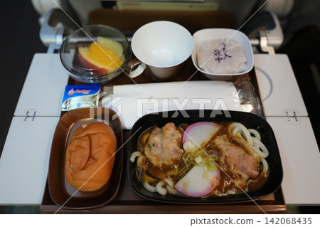 機上用餐 機上用餐 142068435