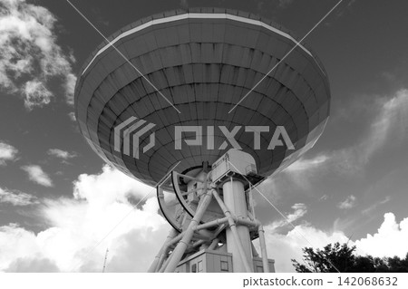 45m millimeter-wave radio telescope at Nobeyama Radio Observatory 45m millimeter-wave radio telescope at Nobeyama Radio Observatory 142068632