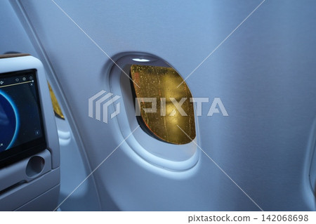 飛機的窗口 飛機的窗口 142068698