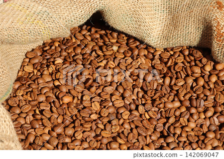 Roasted Coffee beans close up Roasted Coffee beans close up 142069047