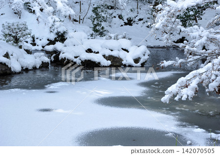 Nanzen-in Temple in Kyoto, covered in snow Nanzen-in Temple in Kyoto, covered in snow 142070505