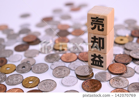 關於銷售利潤和日圓硬幣的文本 142070769