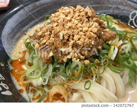White sesame tantan White sesame tantan 142072767