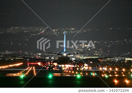 大阪伊丹機場,千里川堤岸,A321夜間起飛,木炭煤球 大阪伊丹機場,千里川堤岸,A321夜間起飛,木炭煤球 142073204