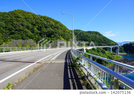 Benzaiten Bridge and Kiseki Bridge as seen from Benzaiten Benzaiten Bridge and Kiseki Bridge as seen from Benzaiten 142075136