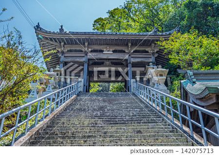 [#Numashima] Stone steps and gate of Hachiman Shrine 142075713
