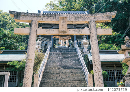 [#Numashima] Stone steps and gate of Hachiman Shrine 142075759