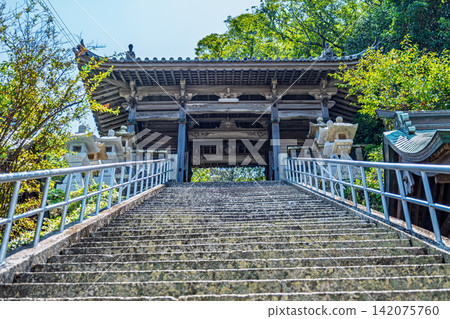 [#Numashima] Stone steps and gate of Hachiman Shrine 142075760