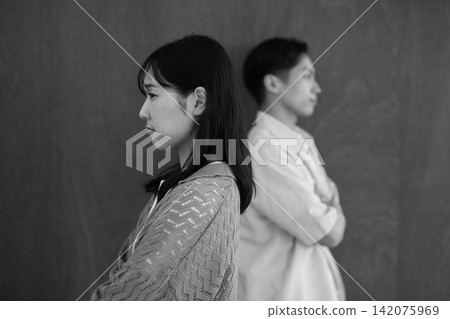 Image of a man and woman who are on bad terms (black and white) Image of a man and woman who are on bad terms (black and white) 142075969