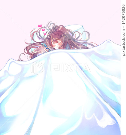 一個躺著的女孩，一支智慧型手機，一條毯子，一個心形符號。 142076026